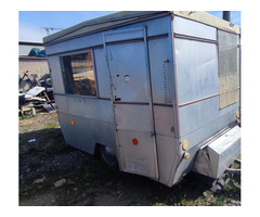 Starší karavan hliník